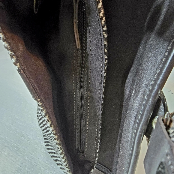 Black and White Clutch - Picture 3 of 4